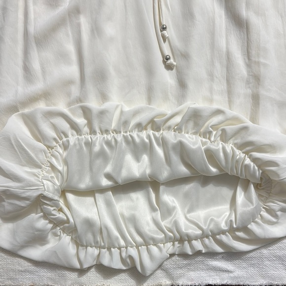 Elegant White Blouse - Picture 6 of 9